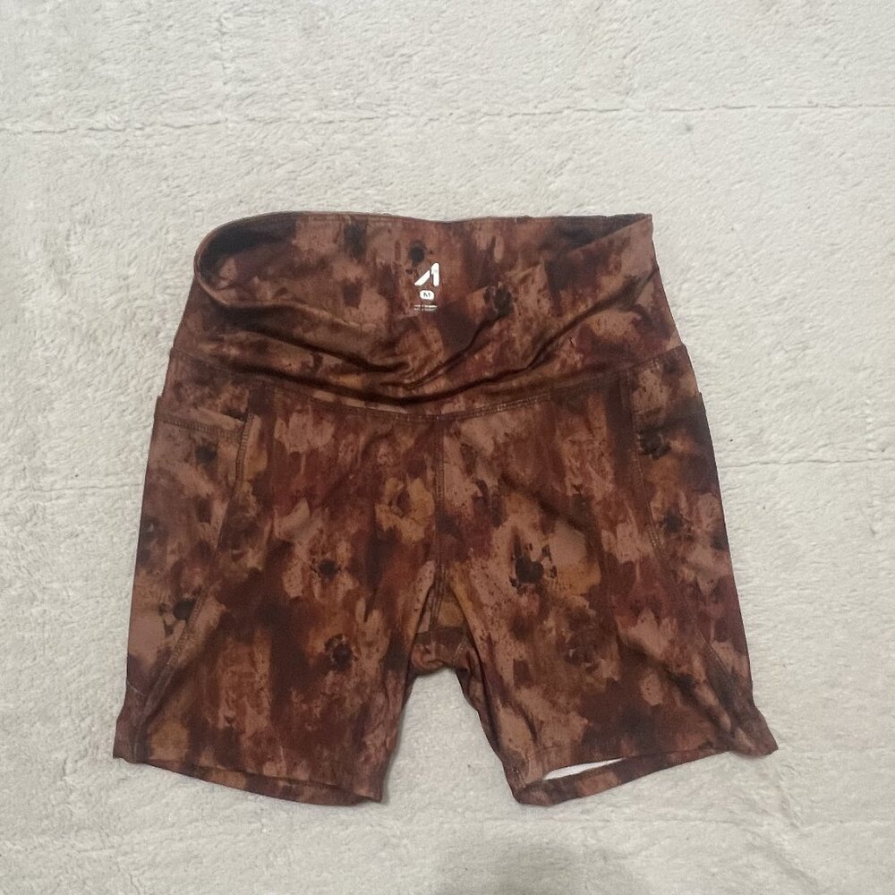 Yoga/Biker Shorts - Medium - 2 side pockets - brownish/beige tye dye mix